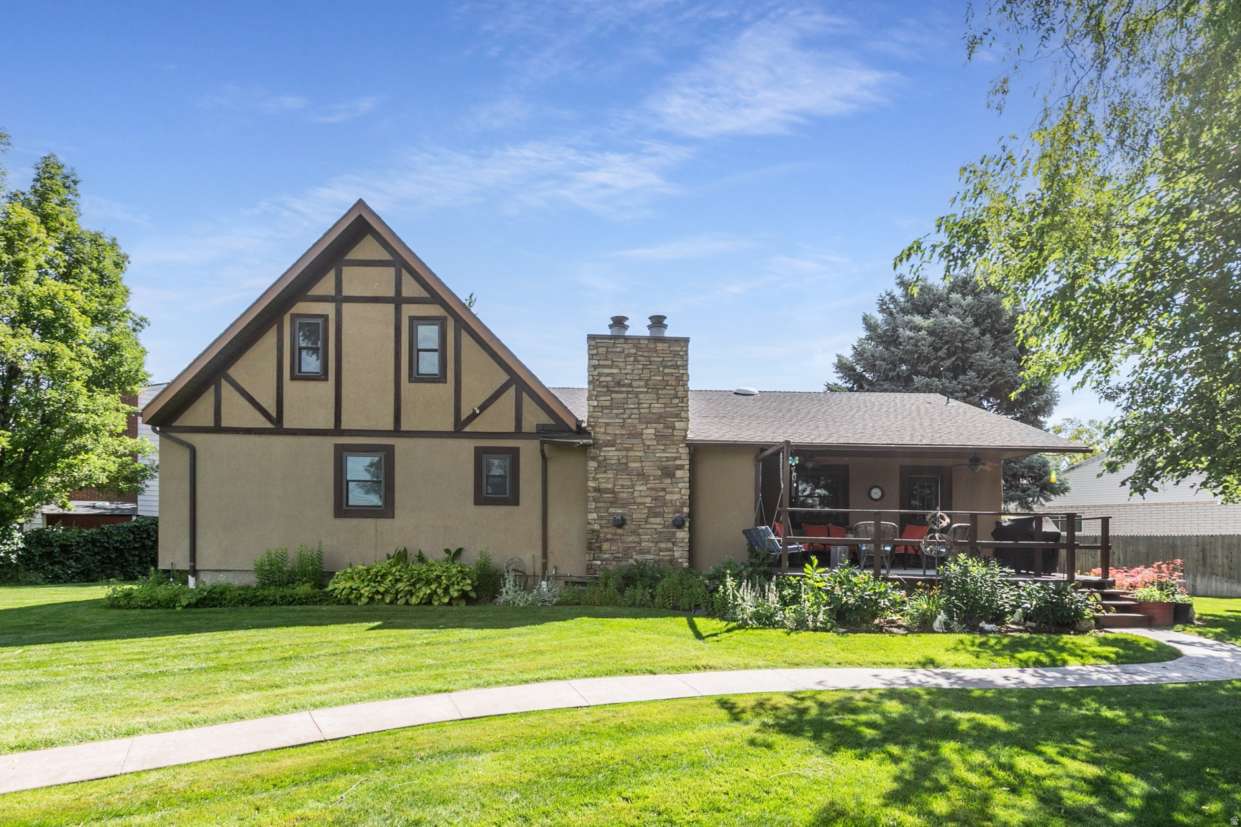 COUNTRY MEADOWS #D - Residential