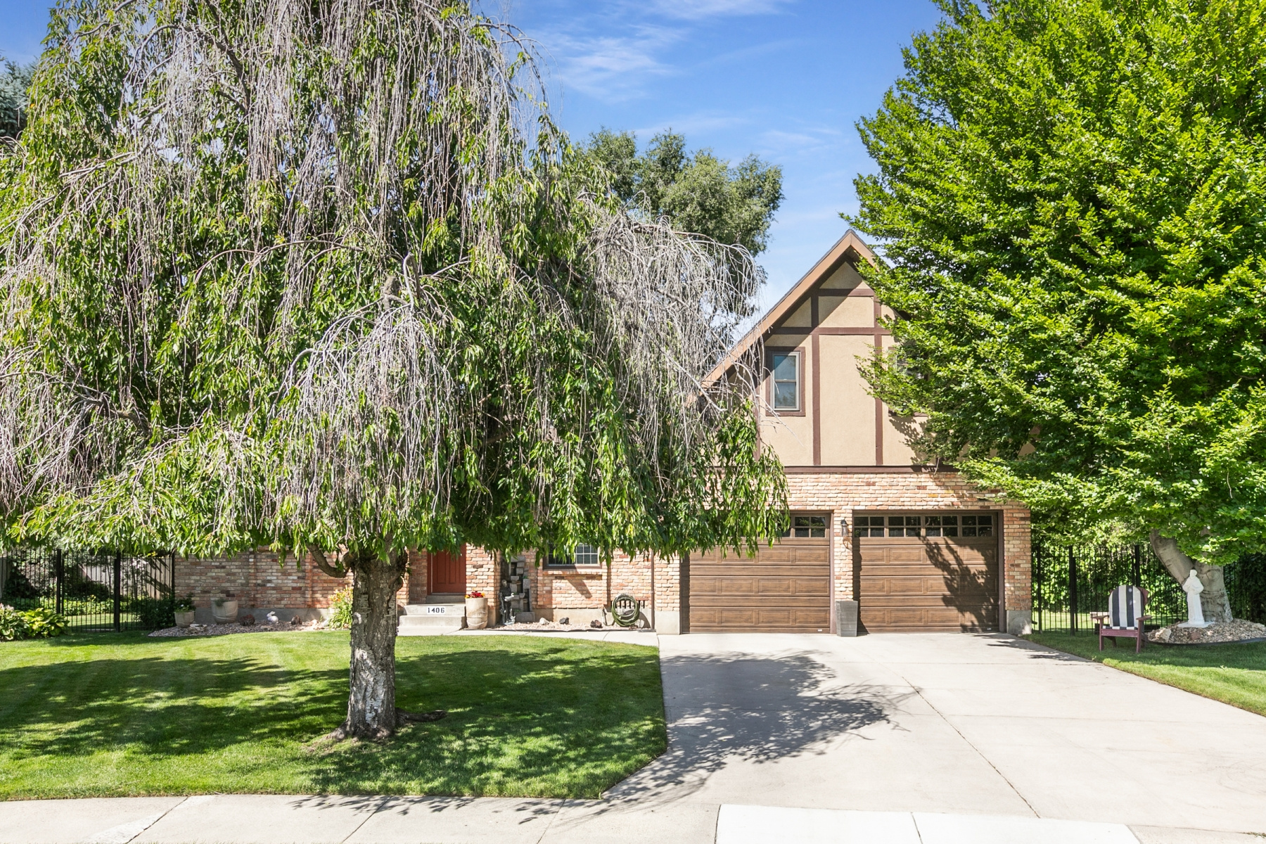 COUNTRY MEADOWS #D - Residential