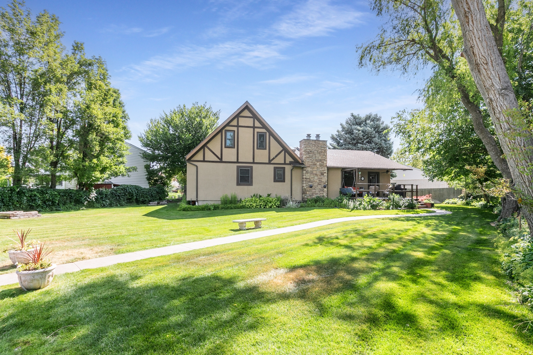 COUNTRY MEADOWS #D - Residential