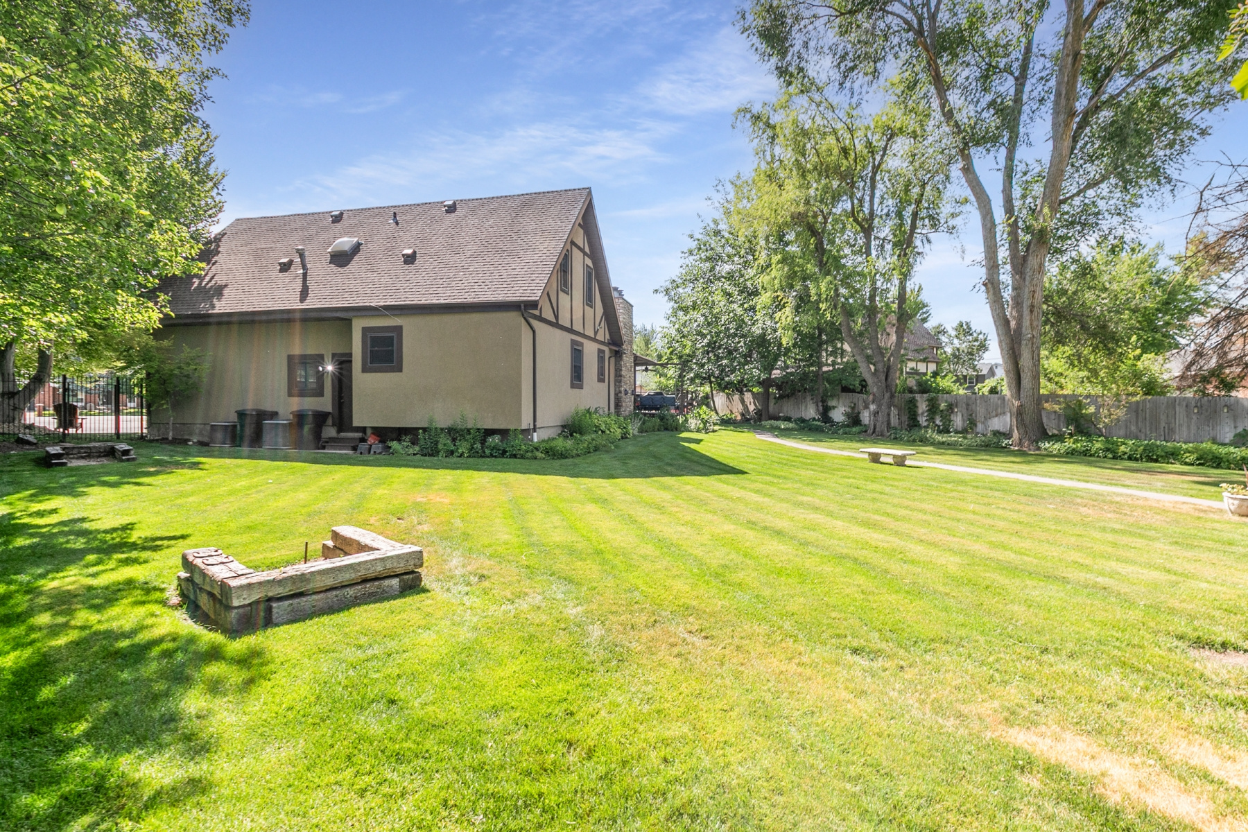 COUNTRY MEADOWS #D - Residential