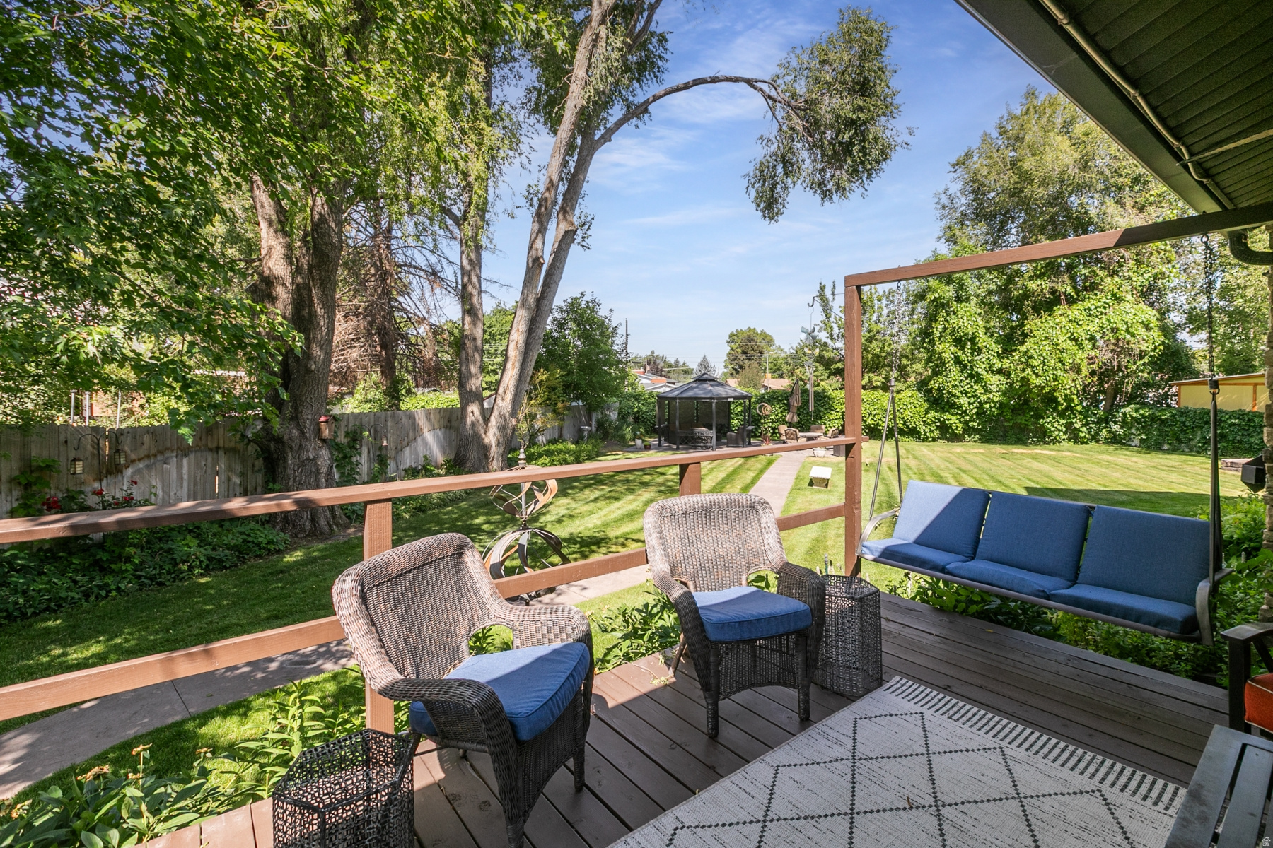 COUNTRY MEADOWS #D - Residential