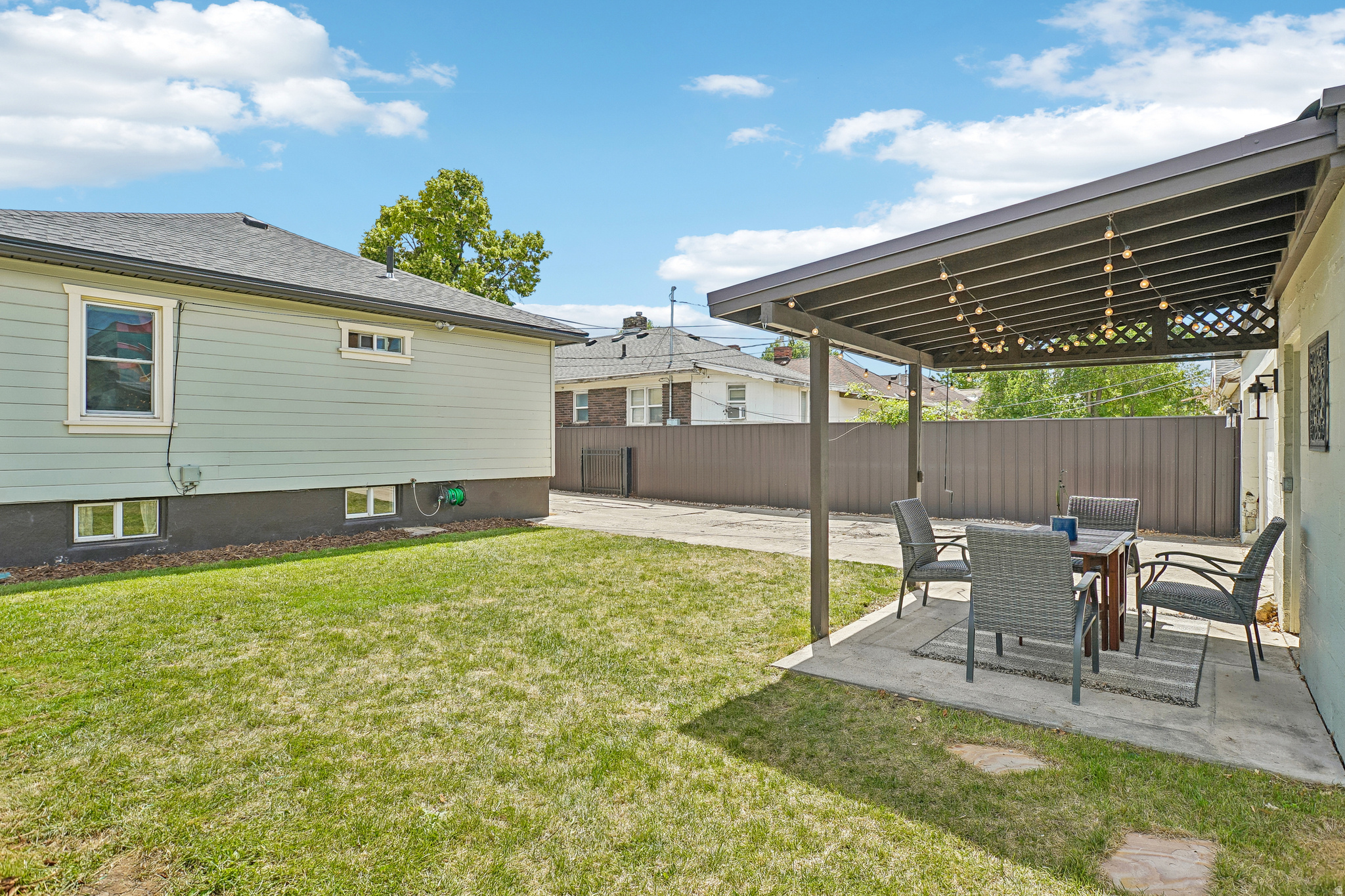 BIG FIELD - Residential