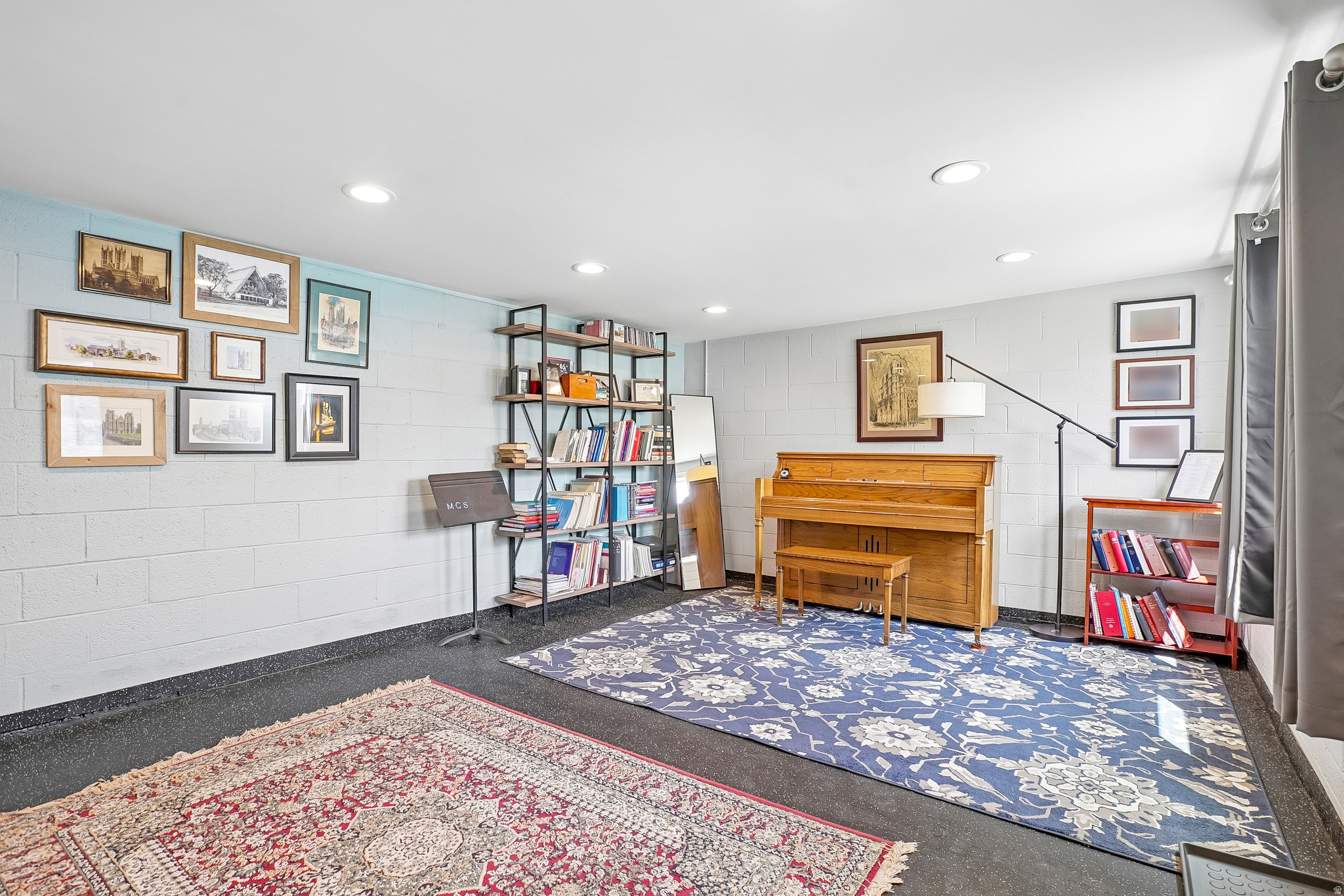 BIG FIELD - Residential