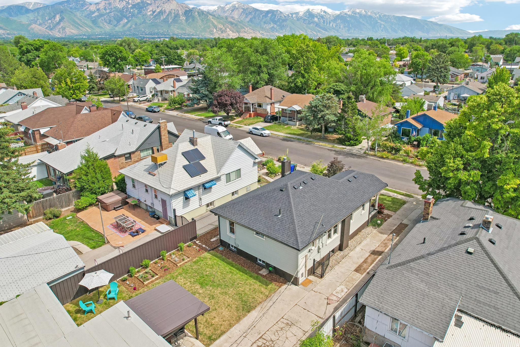 BIG FIELD - Residential