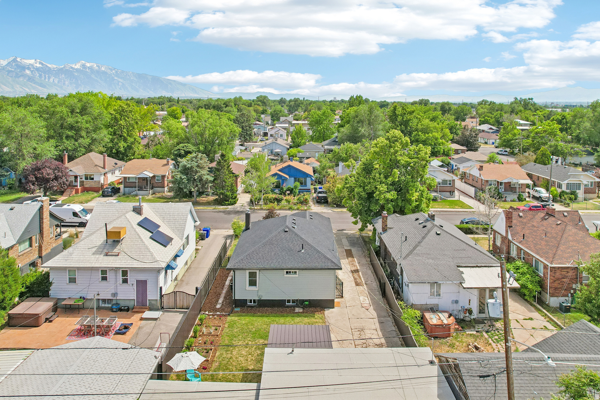 BIG FIELD - Residential