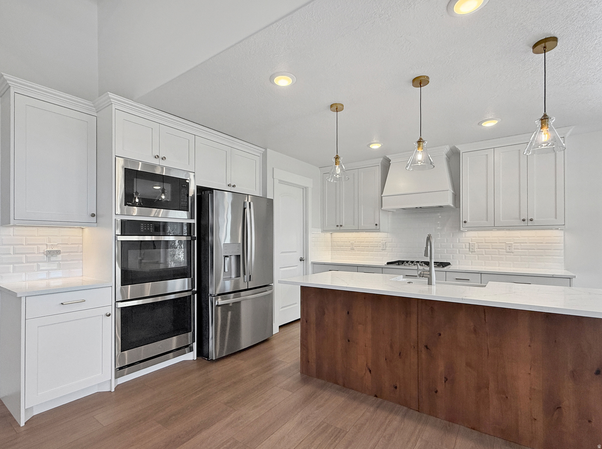 RIVERSIDE PLACE - Residential