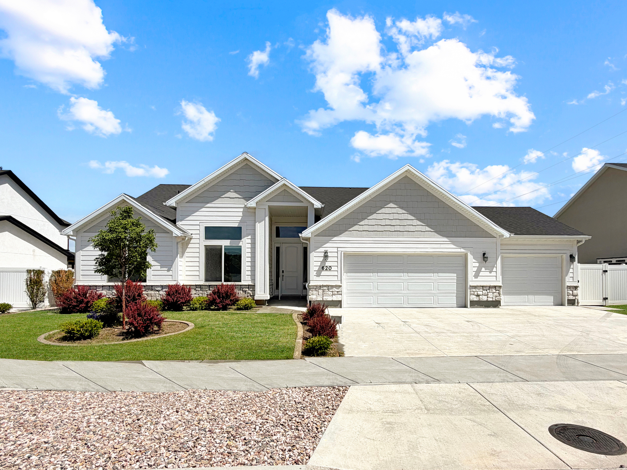 RIVERSIDE PLACE - Residential