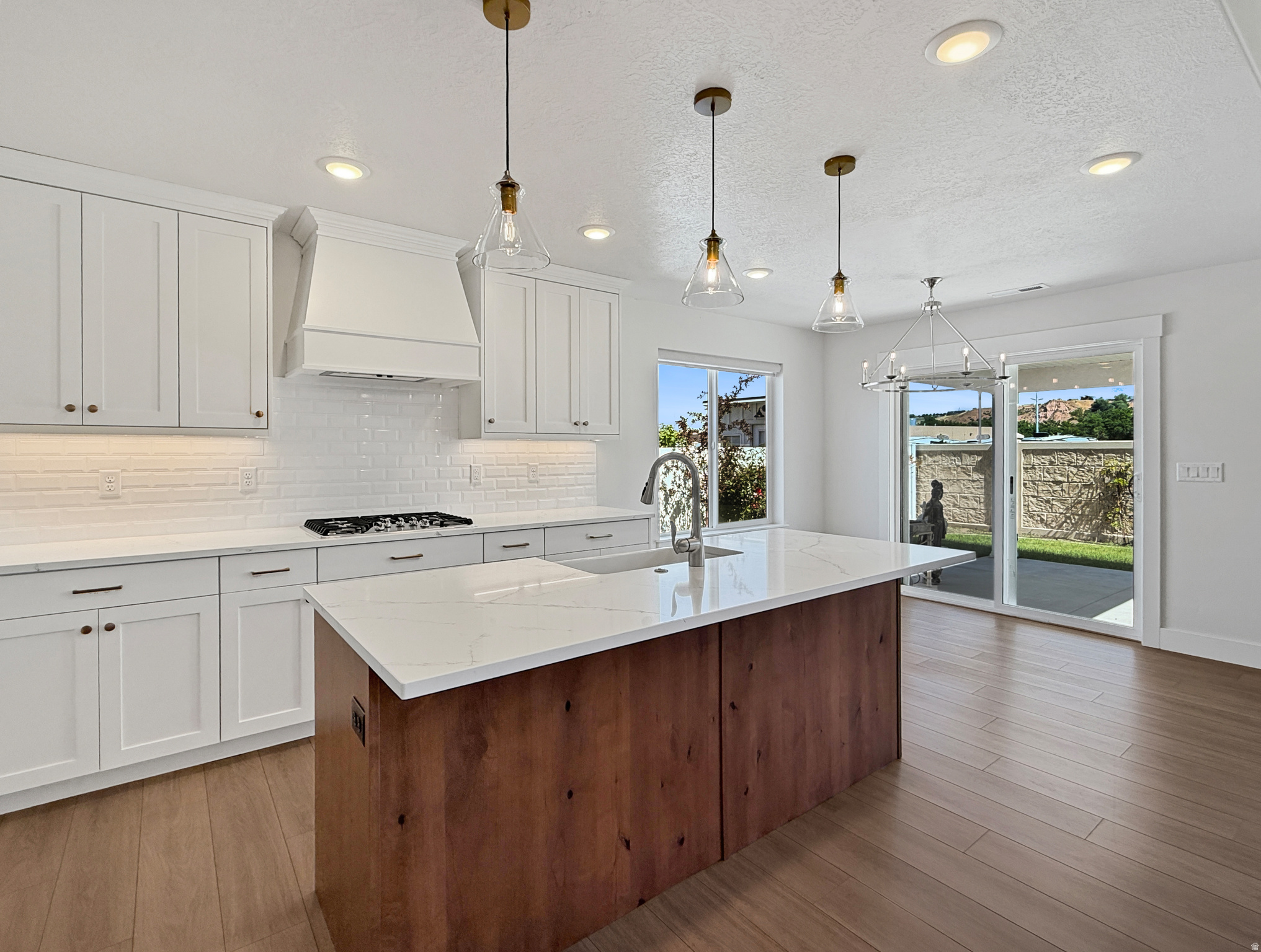 RIVERSIDE PLACE - Residential