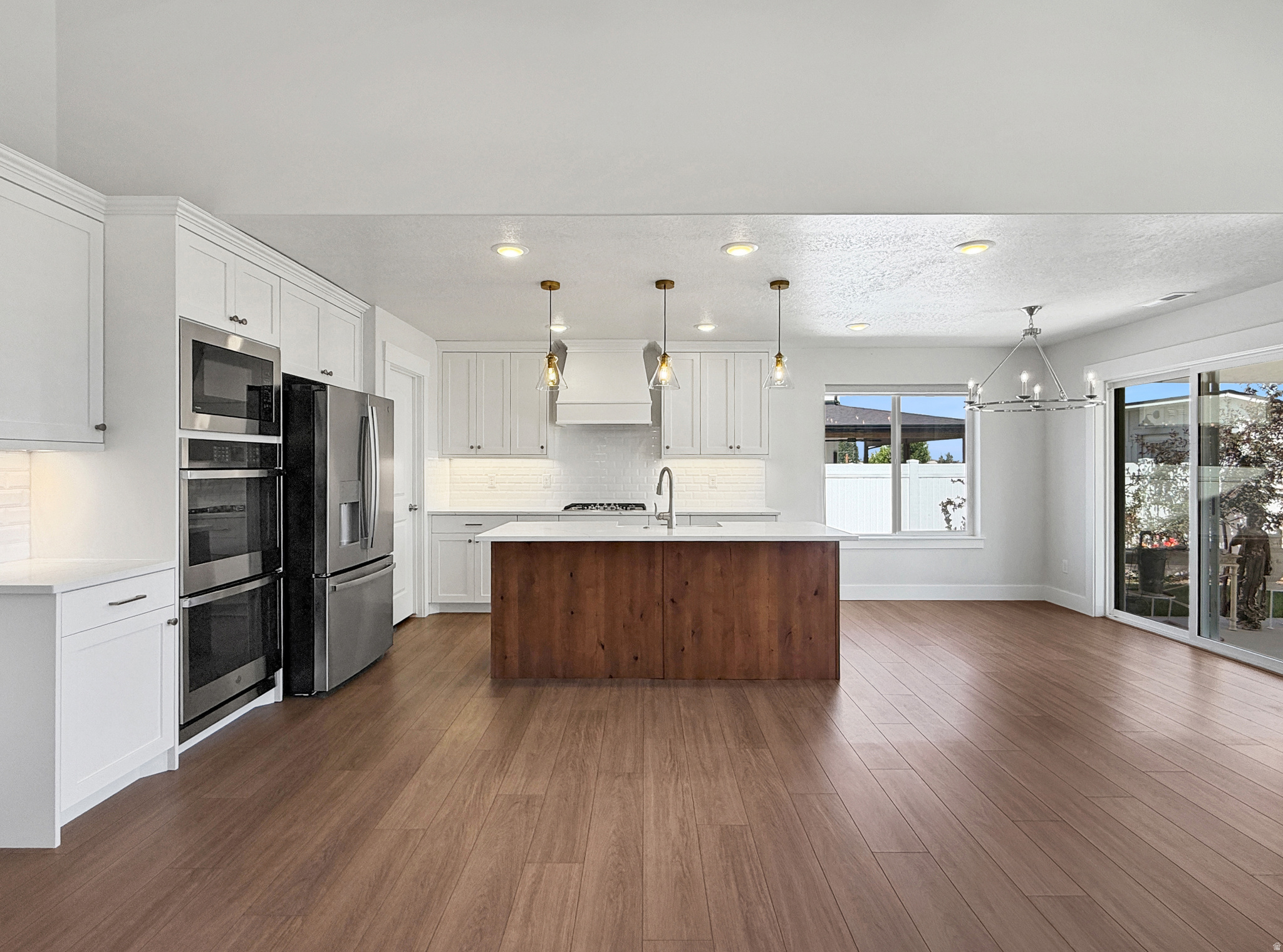 RIVERSIDE PLACE - Residential