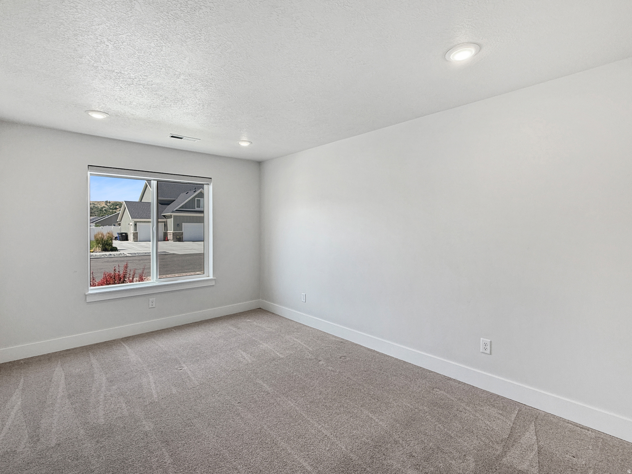 RIVERSIDE PLACE - Residential