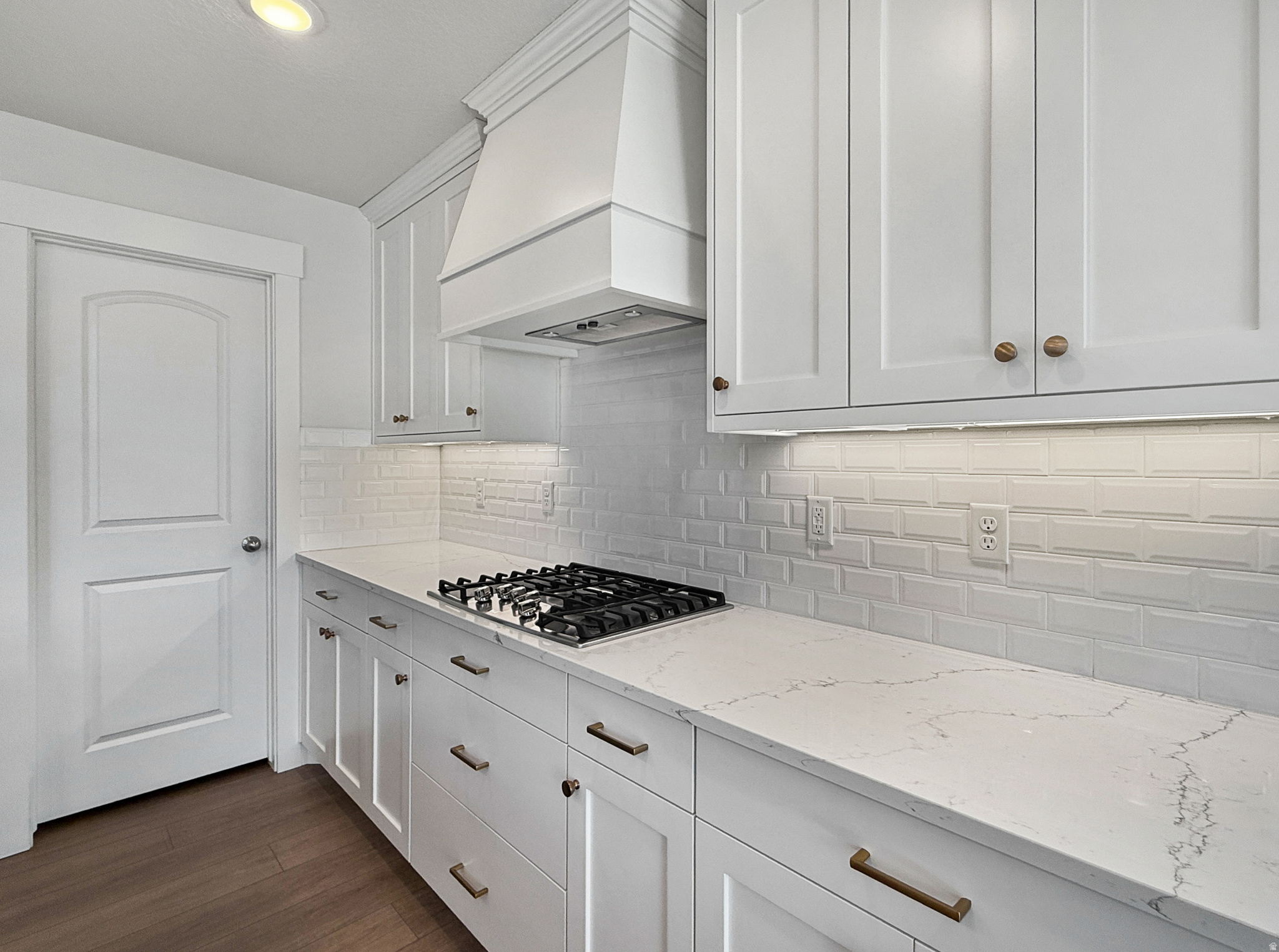 RIVERSIDE PLACE - Residential