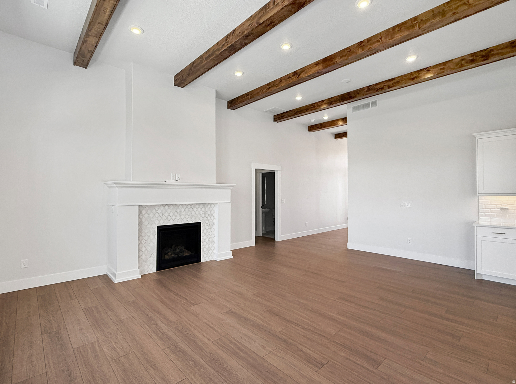 RIVERSIDE PLACE - Residential