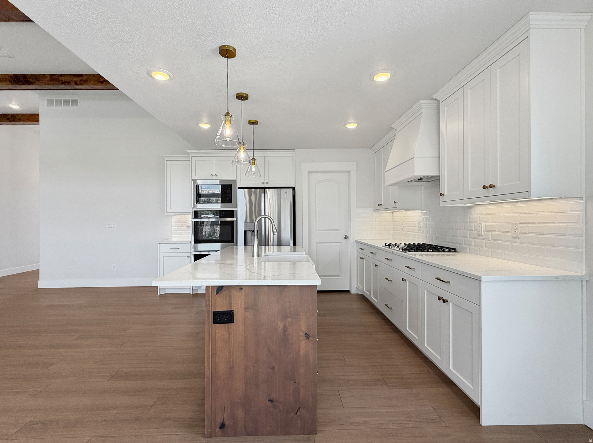 RIVERSIDE PLACE - Residential