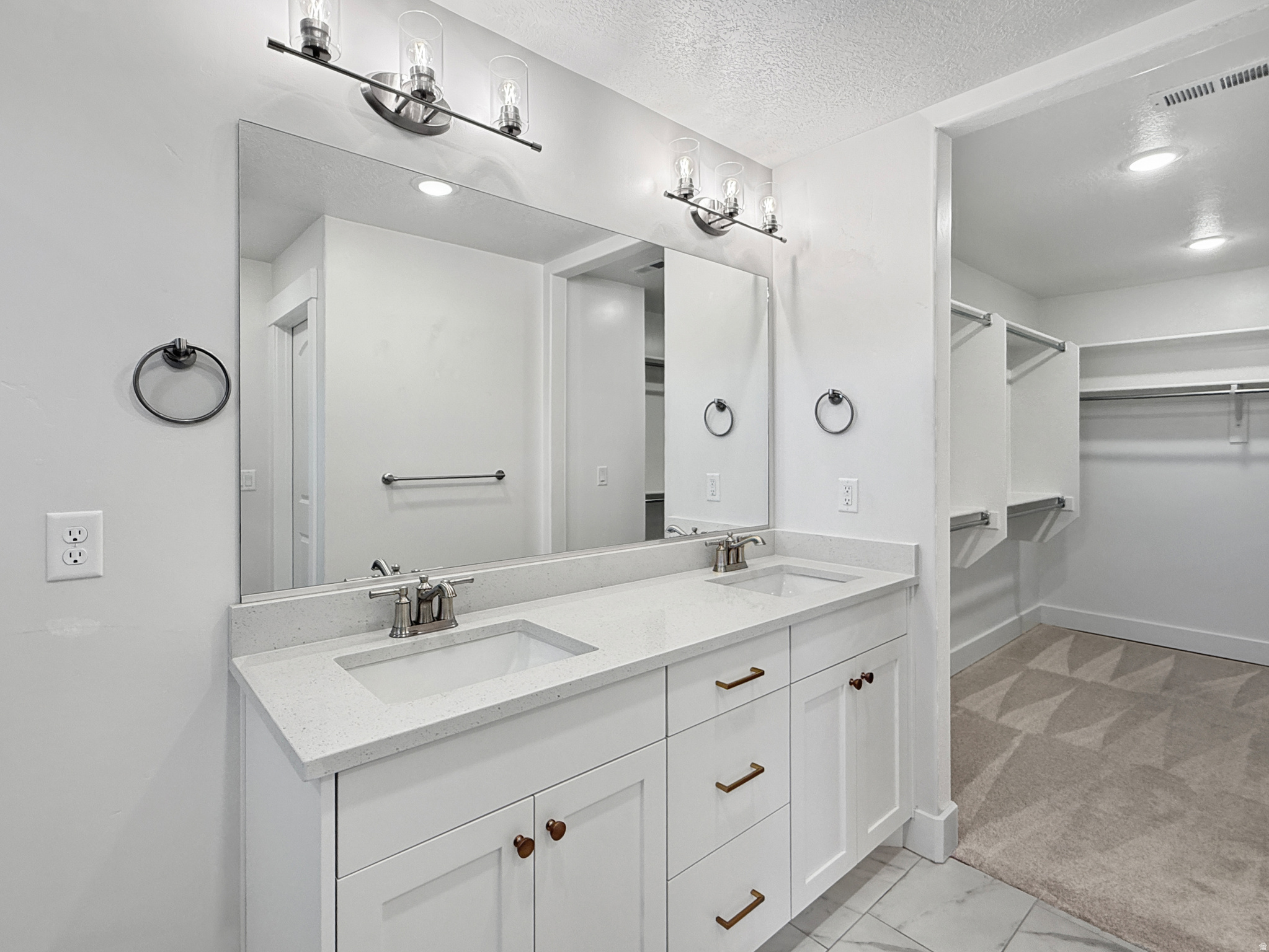 RIVERSIDE PLACE - Residential