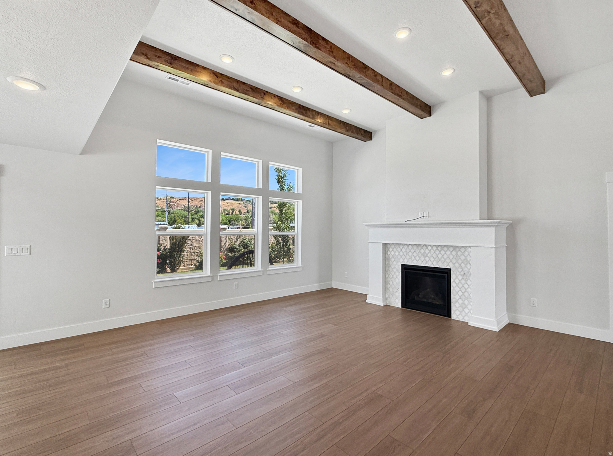 RIVERSIDE PLACE - Residential