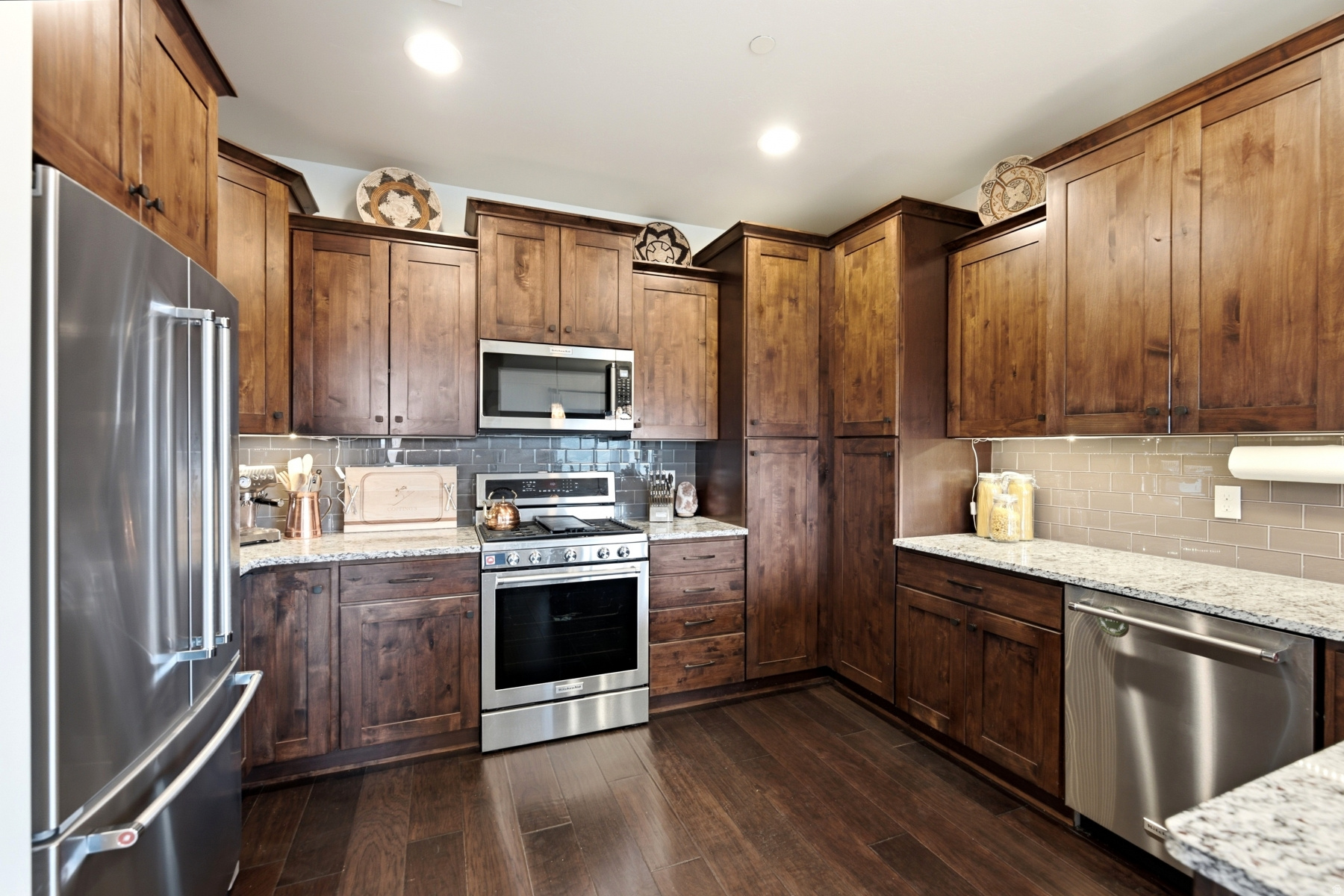 IROQUOIS - Residential