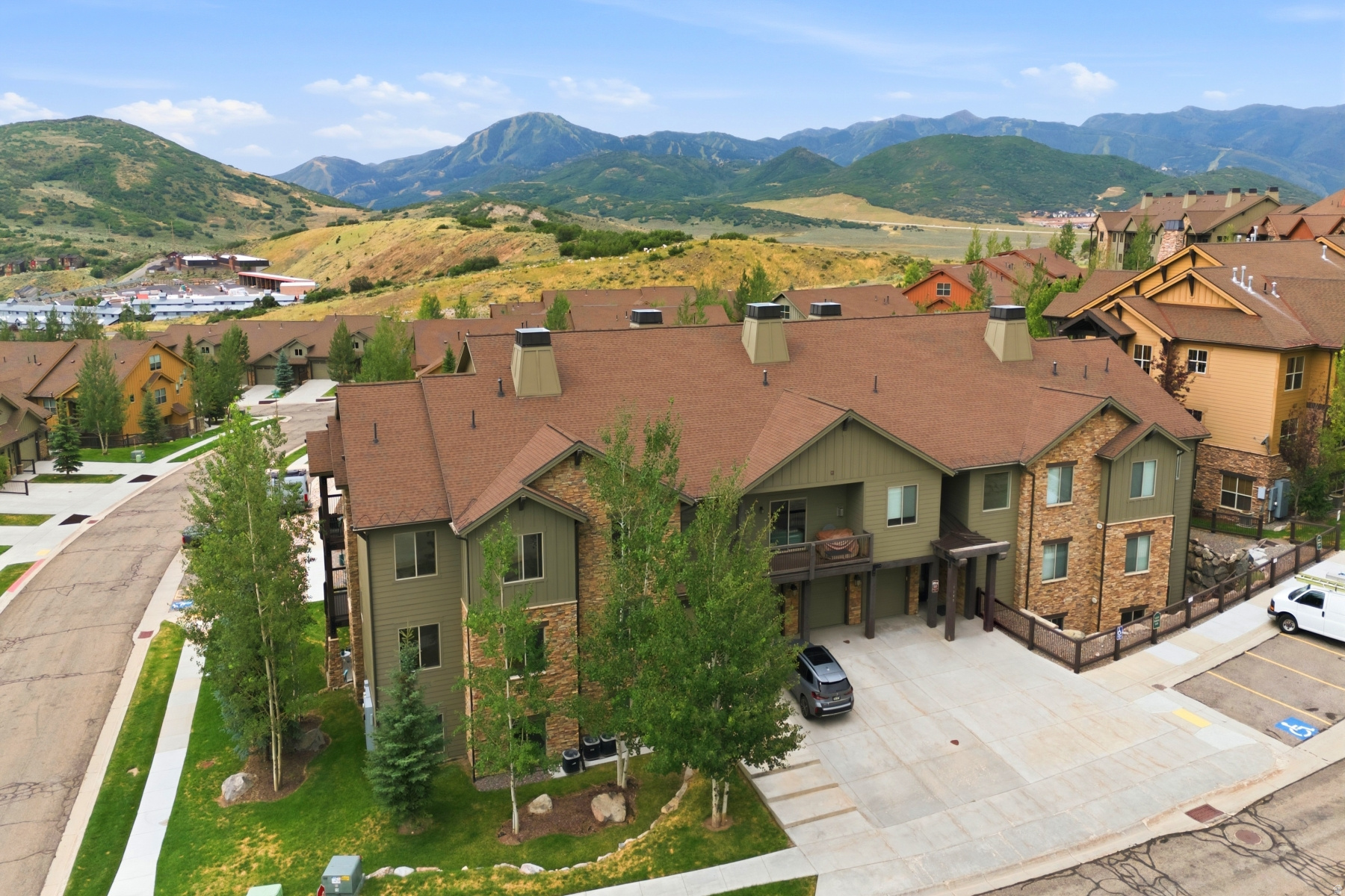 IROQUOIS - Residential