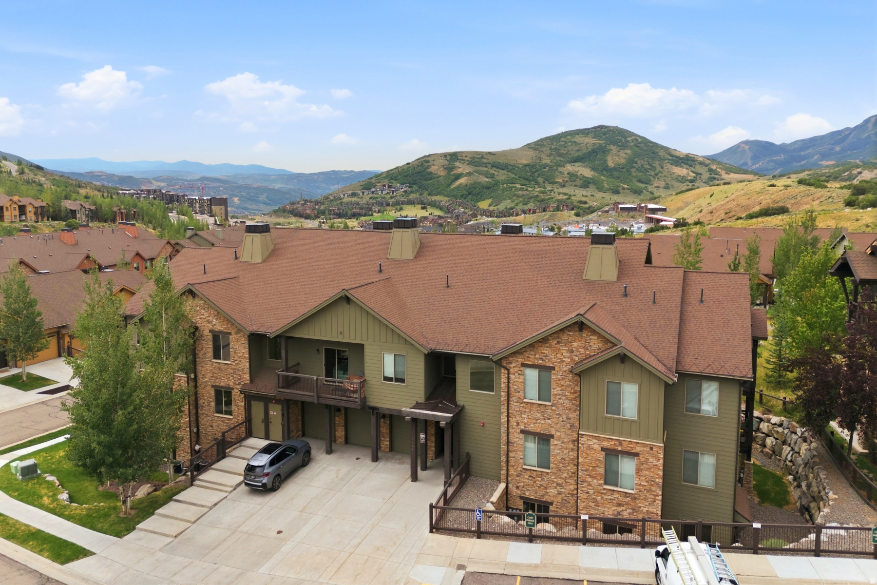 IROQUOIS - Residential