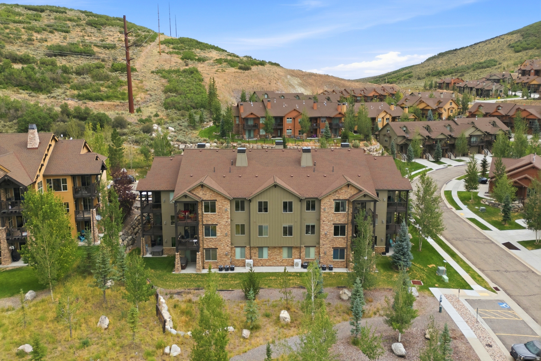 IROQUOIS - Residential