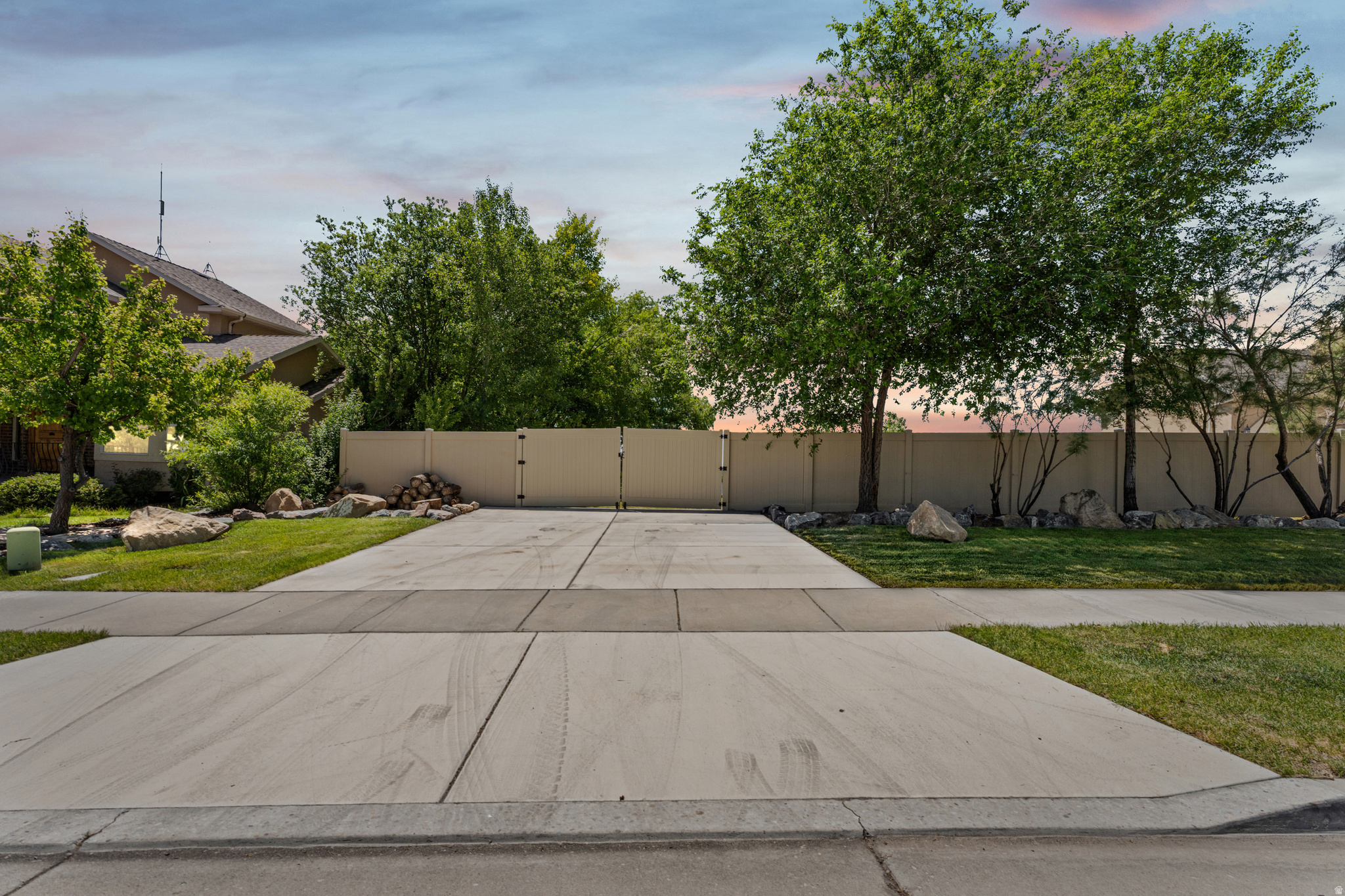 CEDARS @ CEDAR HILLS - Residential