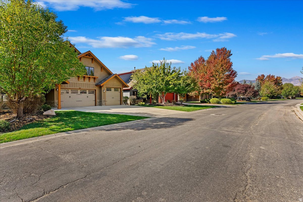 TRAPPERS RIDGE - Residential