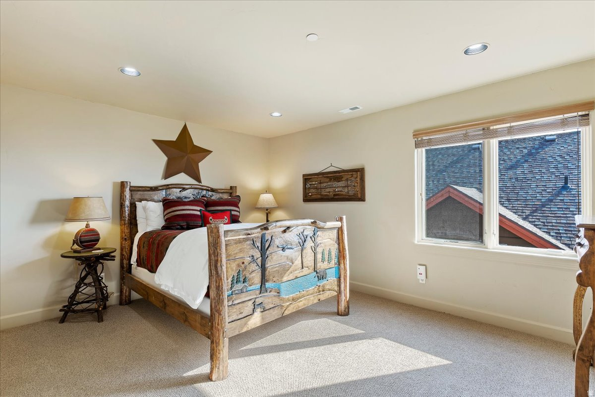 TRAPPERS RIDGE - Residential
