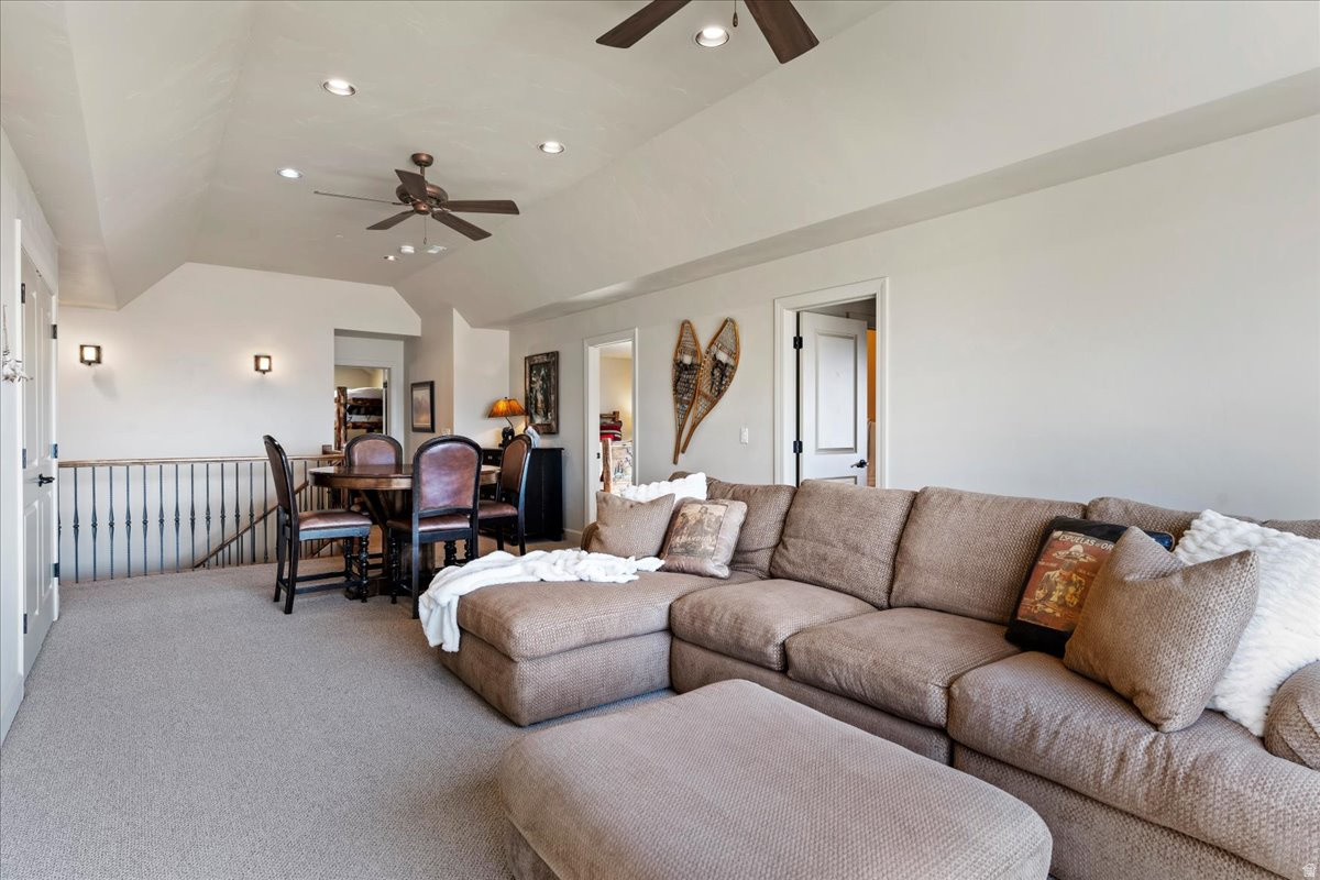 TRAPPERS RIDGE - Residential