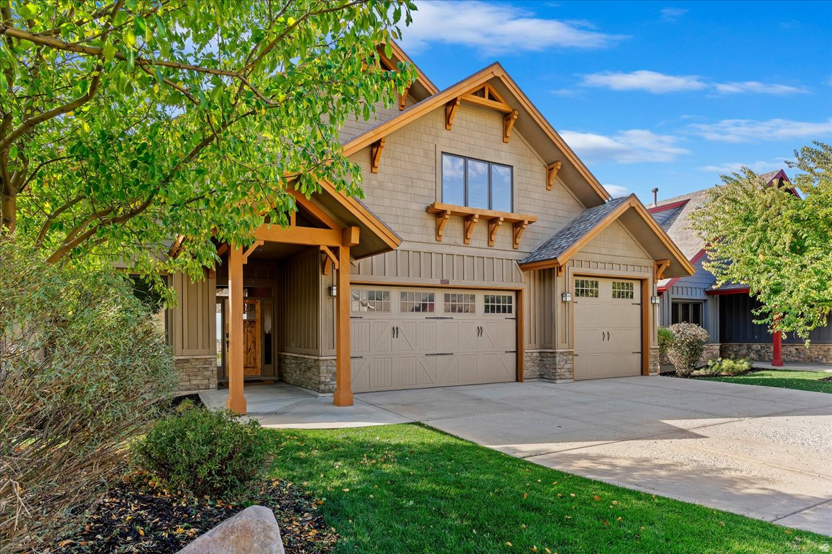 TRAPPERS RIDGE - Residential