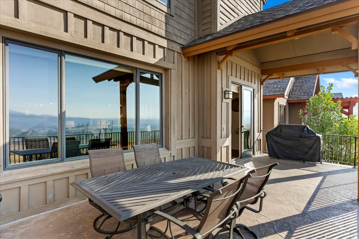 TRAPPERS RIDGE - Residential