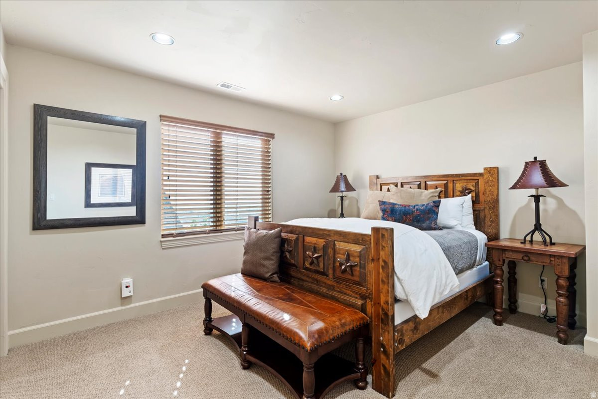 TRAPPERS RIDGE - Residential