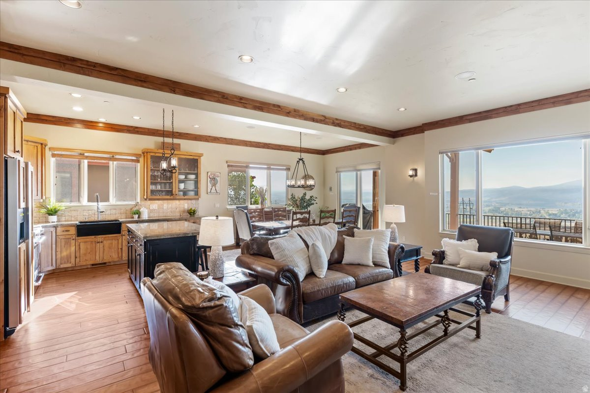 TRAPPERS RIDGE - Residential