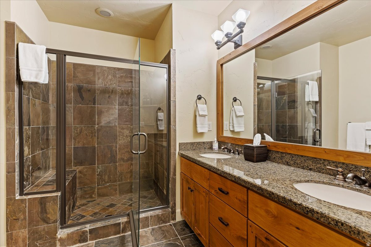 TRAPPERS RIDGE - Residential