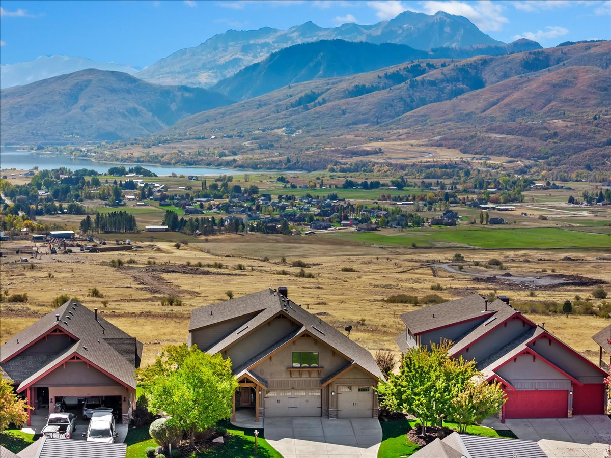 TRAPPERS RIDGE - Residential