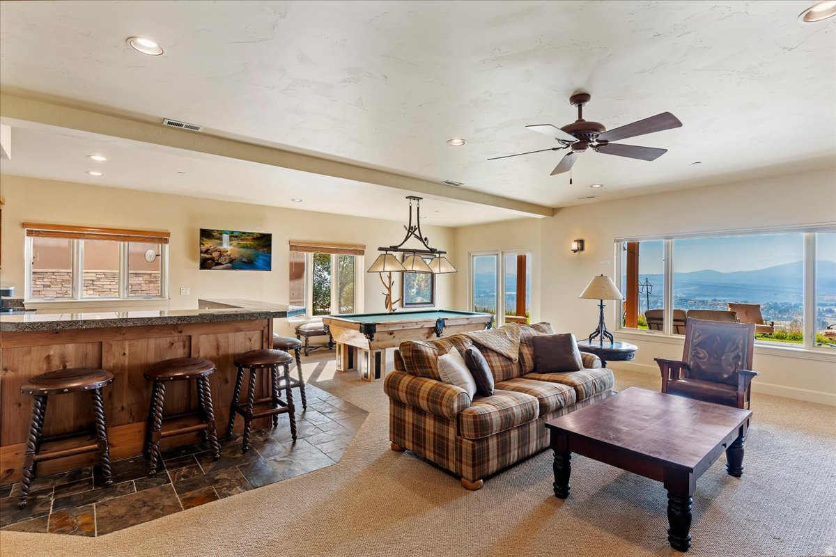 TRAPPERS RIDGE - Residential