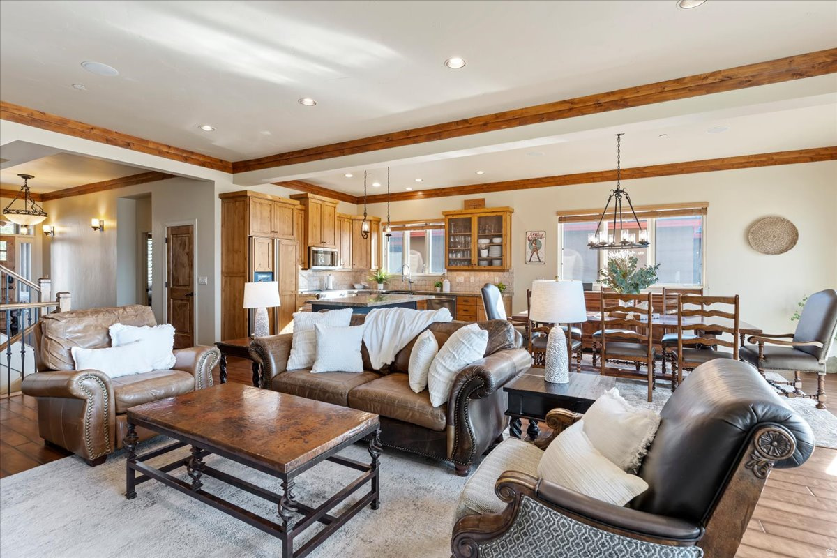 TRAPPERS RIDGE - Residential