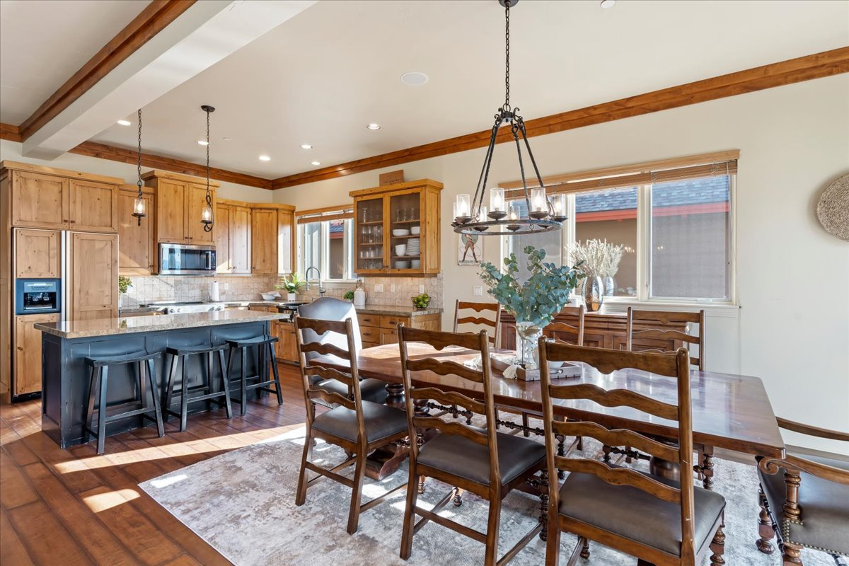 TRAPPERS RIDGE - Residential