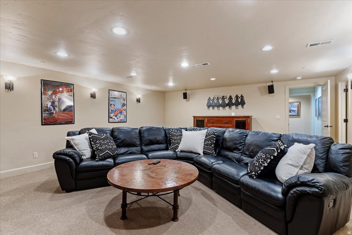 TRAPPERS RIDGE - Residential