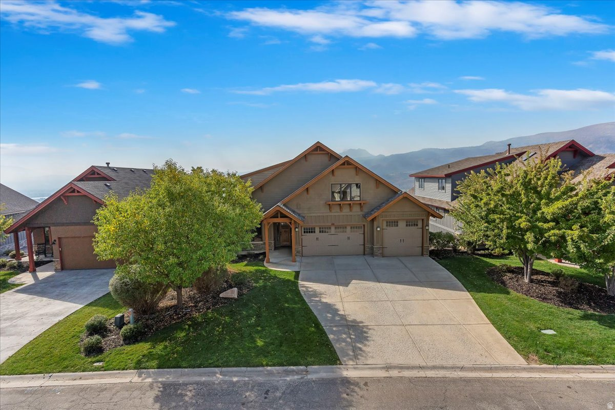 TRAPPERS RIDGE - Residential