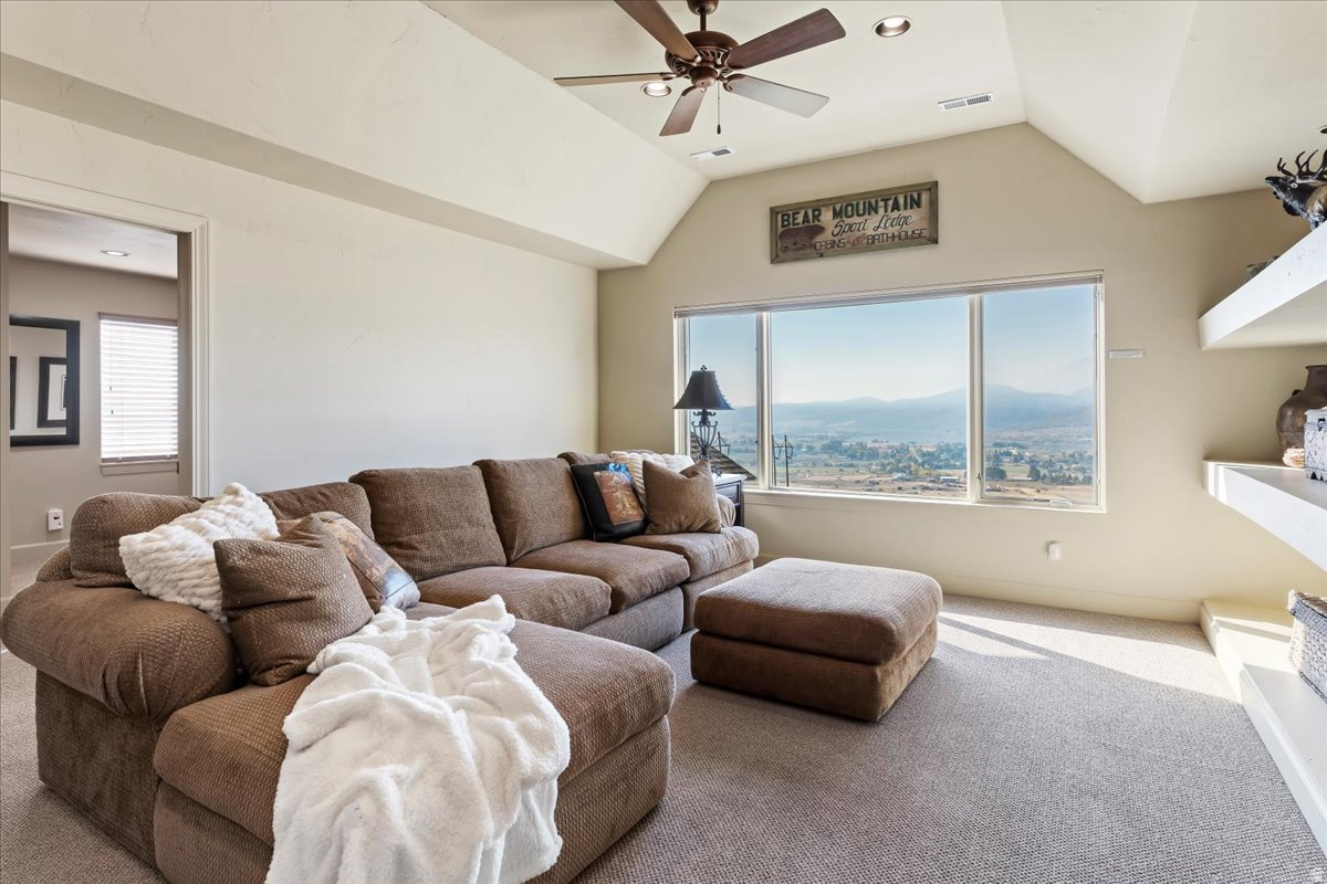 TRAPPERS RIDGE - Residential