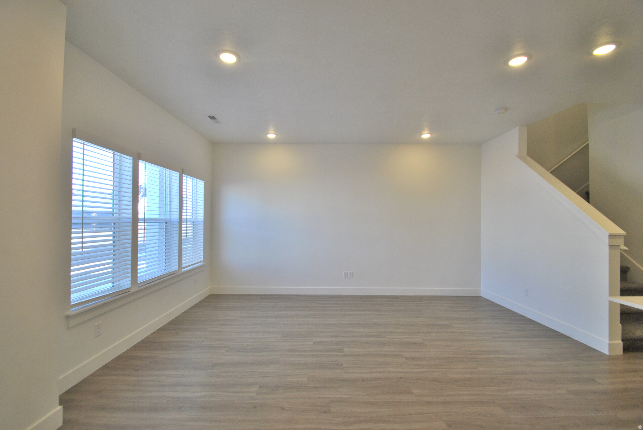 WOODMORE POINTE SUBD - Residential