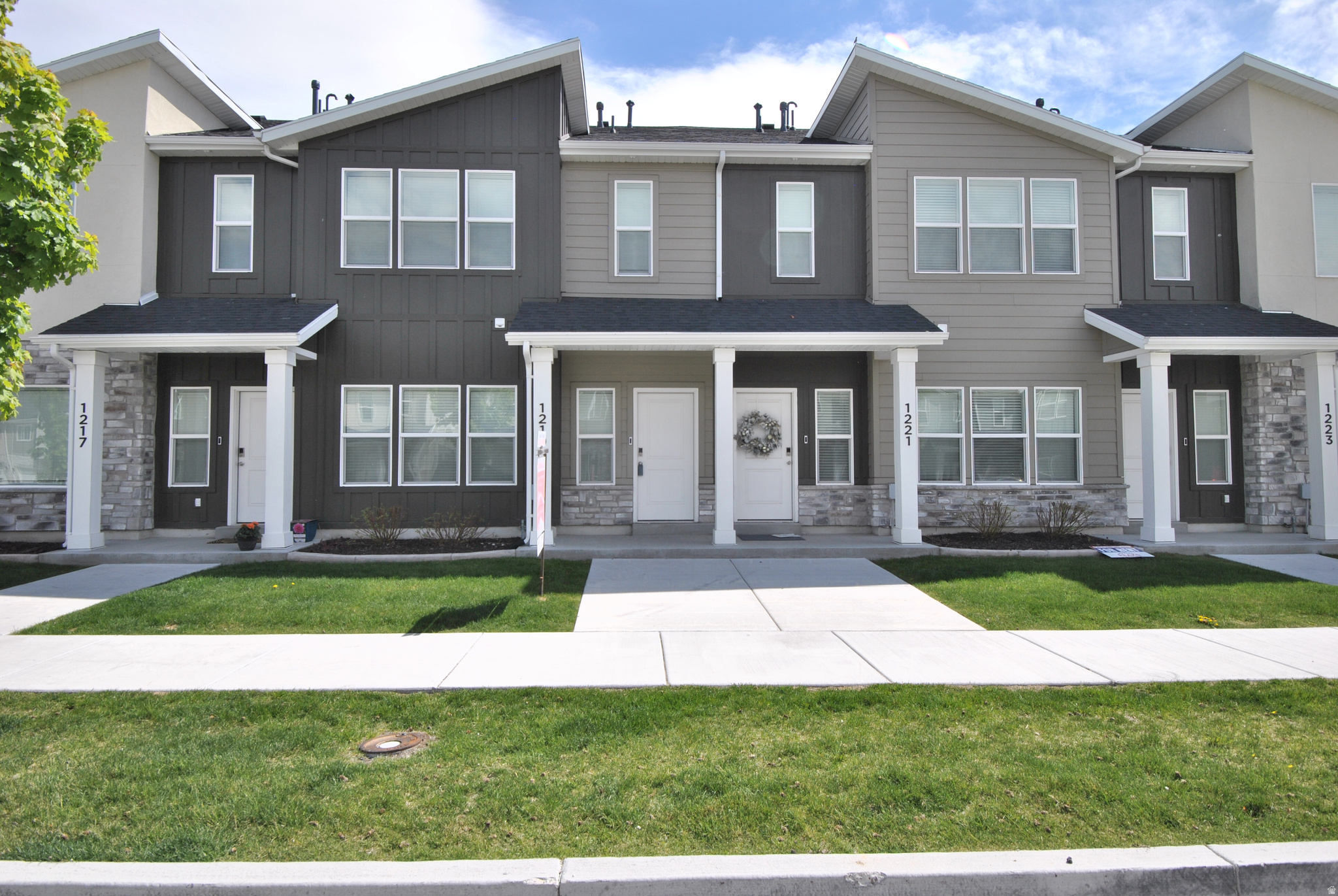 WOODMORE POINTE SUBD - Residential