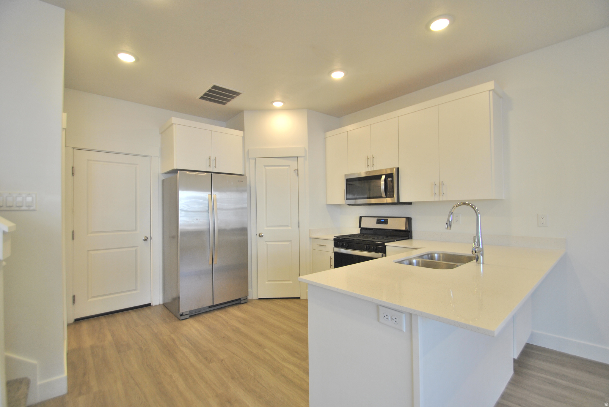 WOODMORE POINTE SUBD - Residential