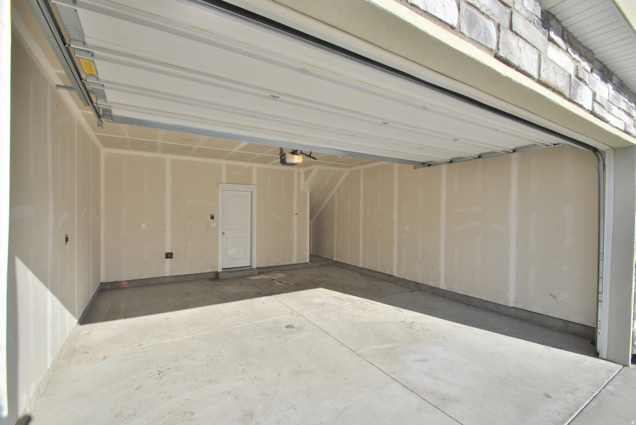 WOODMORE POINTE SUBD - Residential