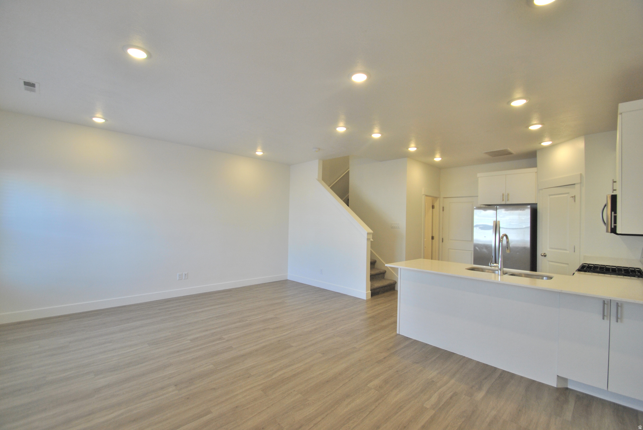 WOODMORE POINTE SUBD - Residential