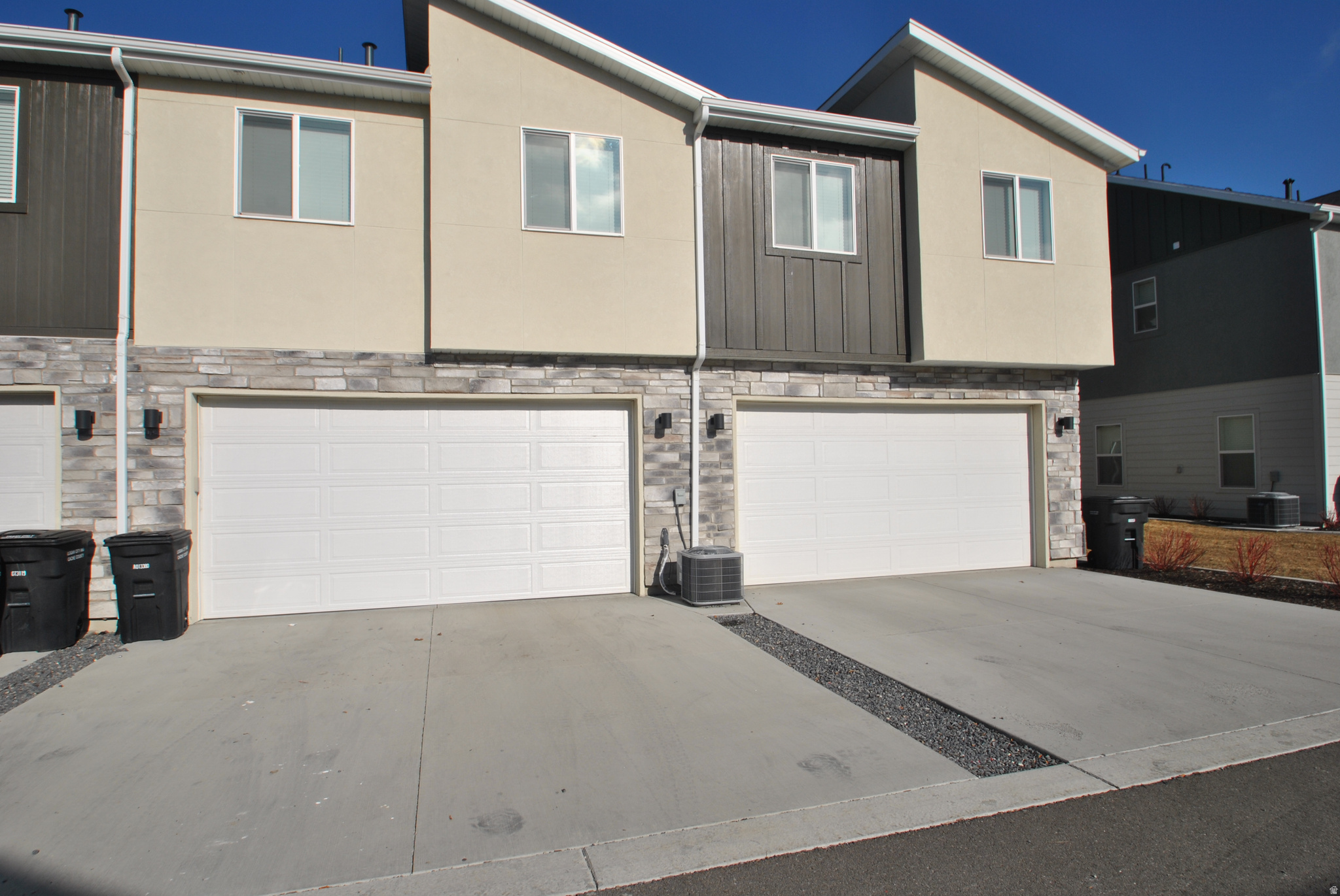 WOODMORE POINTE SUBD - Residential