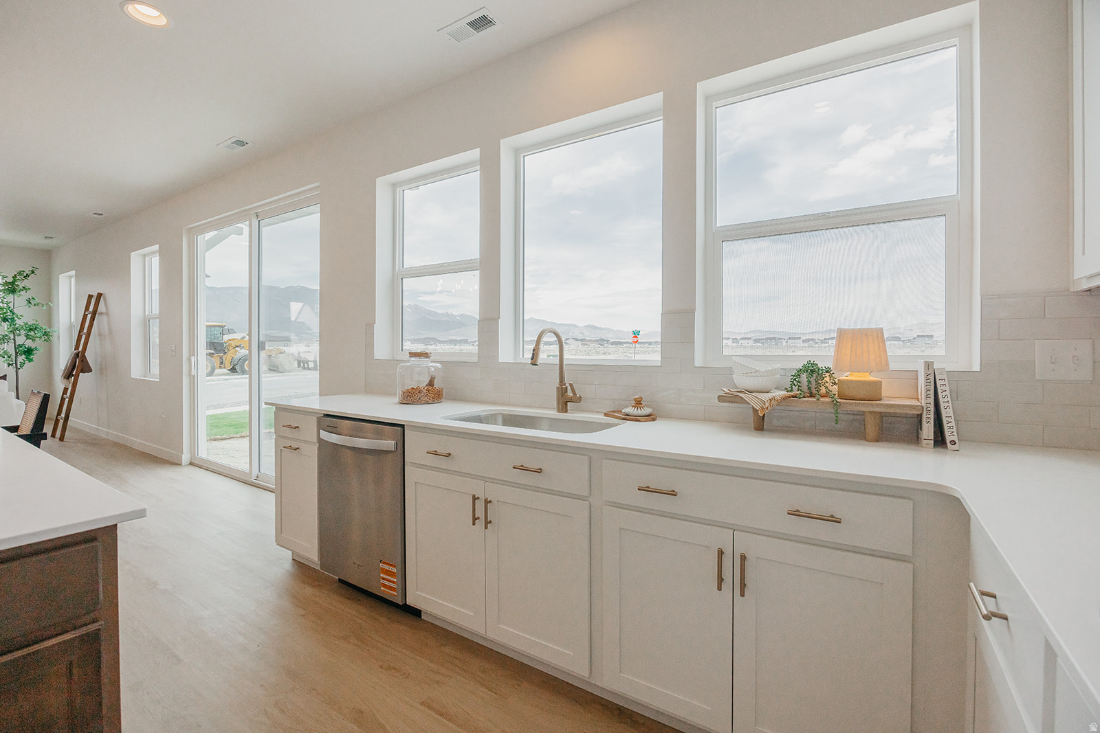 RIVERSIDE ESTATES - Residential