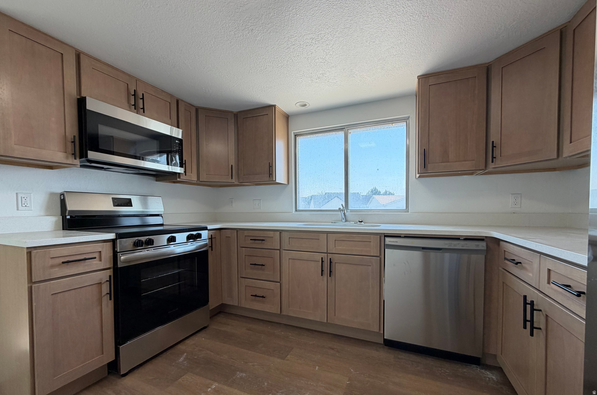 Recently remodeled and move-in ready! This beautiful home features fresh texture and paint, new interior doors, updated hardware, modern lighting, and beautifully renovated bathrooms. The gourmet kitchen has been updated with gorgeous quartz countertops and brand-new appliances, making it perfect for cooking and entertaining. Priced to sell! Owner/Agent.