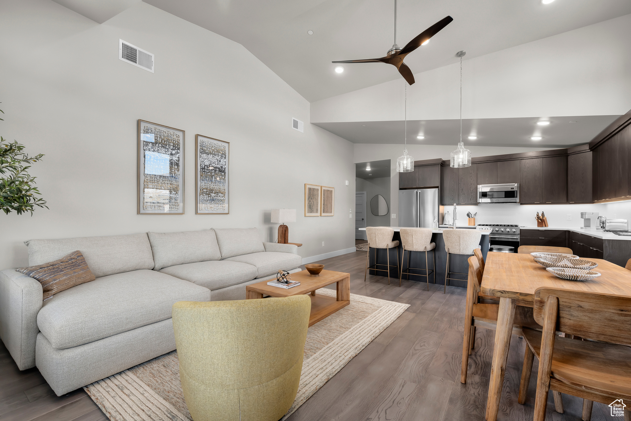 MAYFLOWER LAKESIDE - Residential