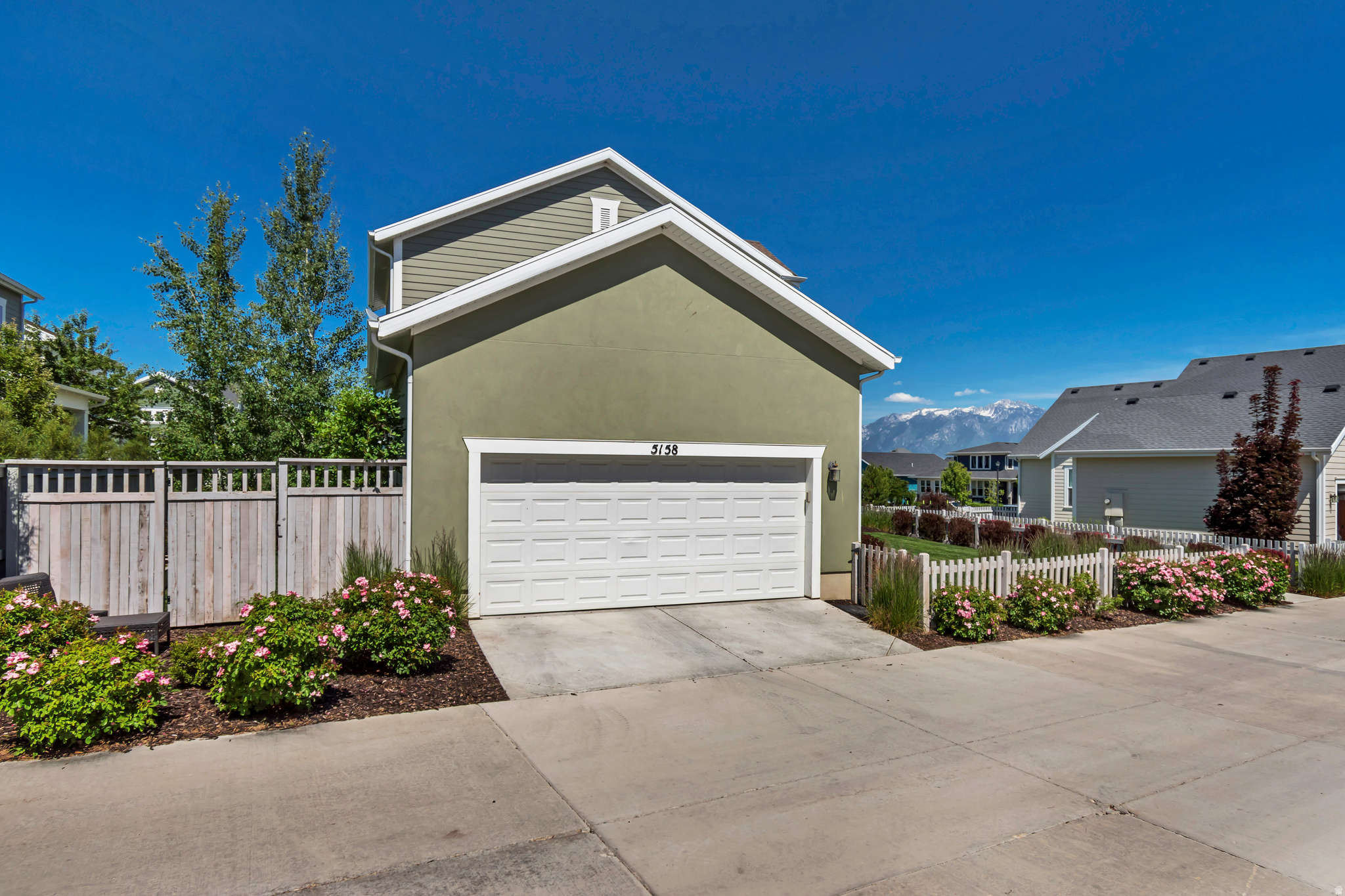 DAYBREAK - Residential