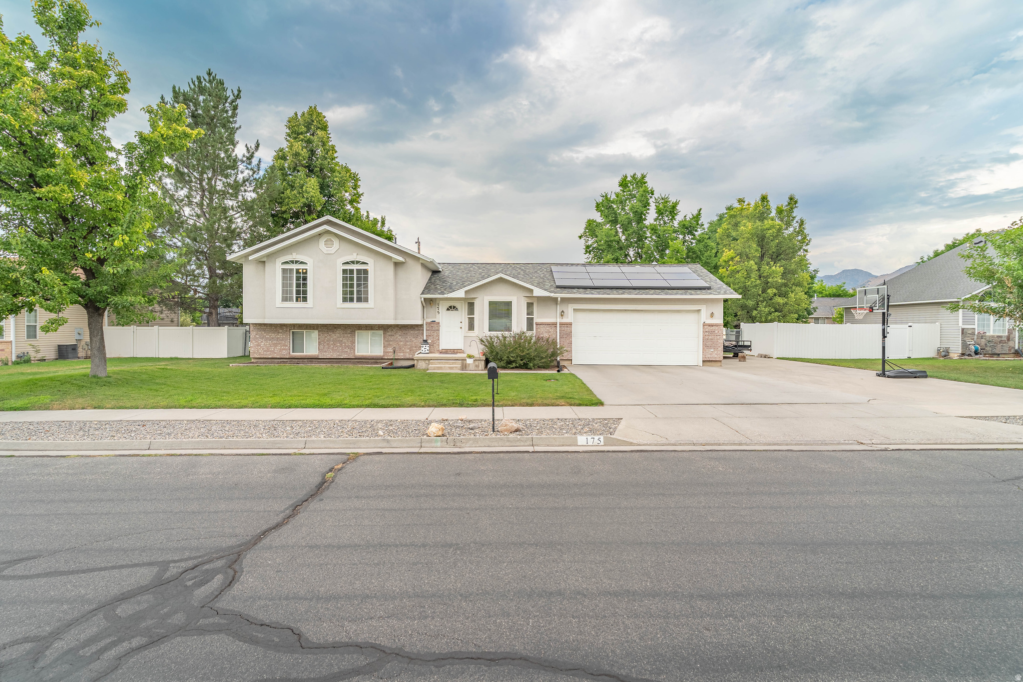 MEADOW BROOK - Residential